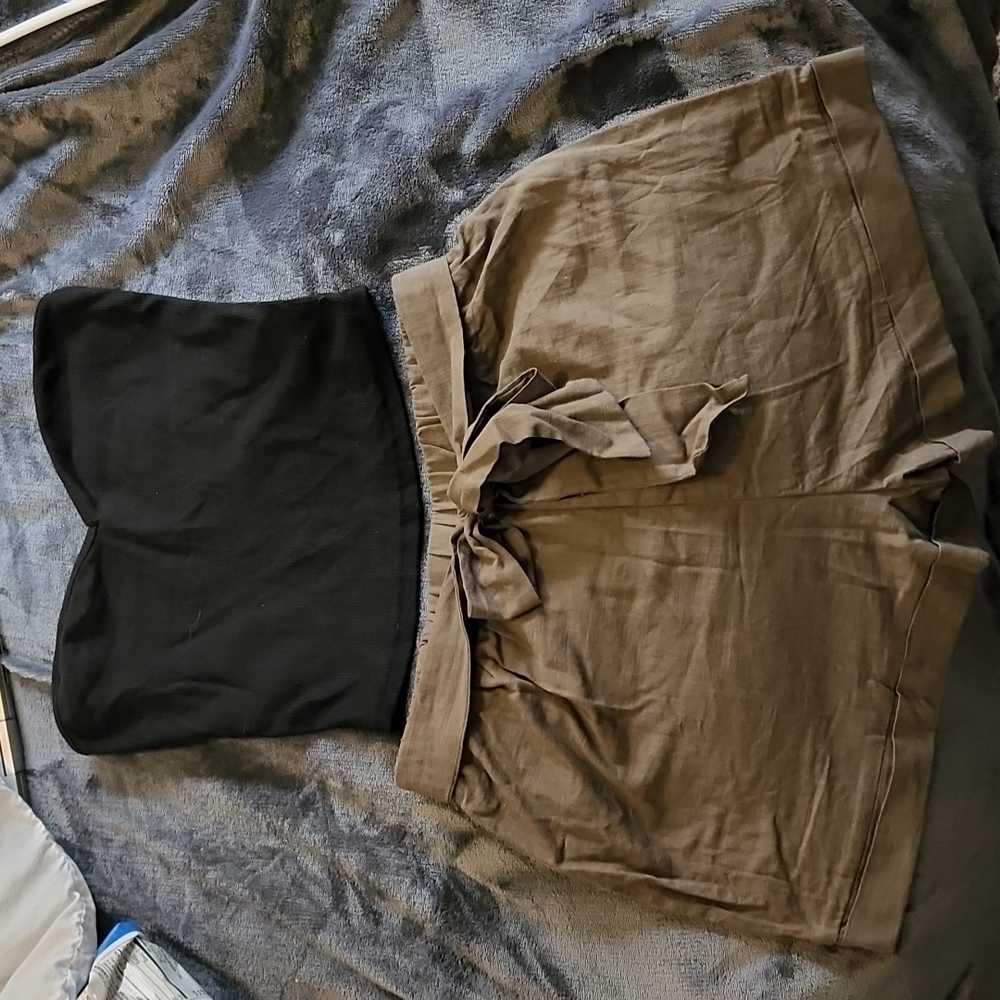 Black tube top and dark olive green shorts outfit. SHEIN size small.